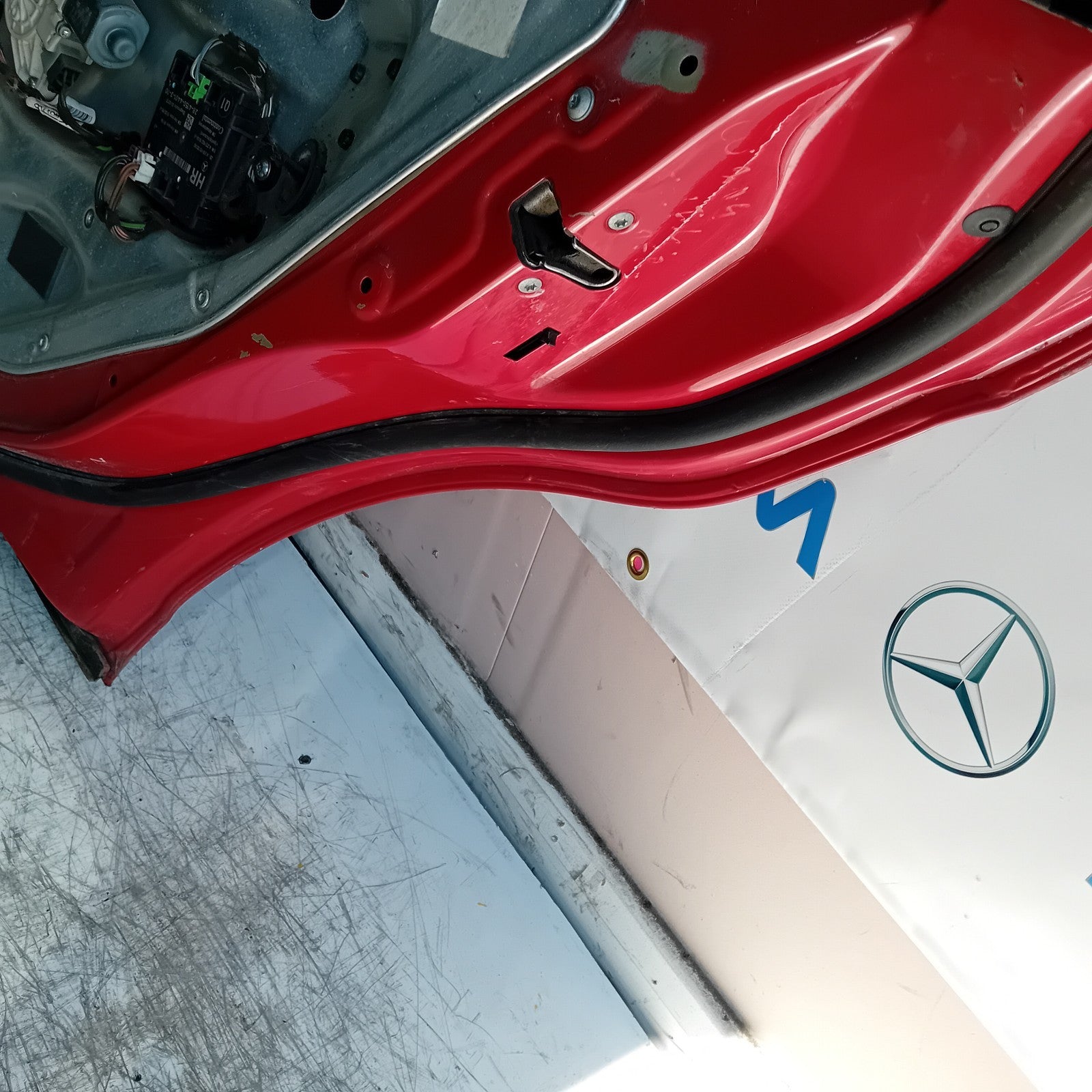 MERCEDES BENZ C-CLASS W204 EST DRIVER REAR DOOR OSR 2011 RED  FMD489