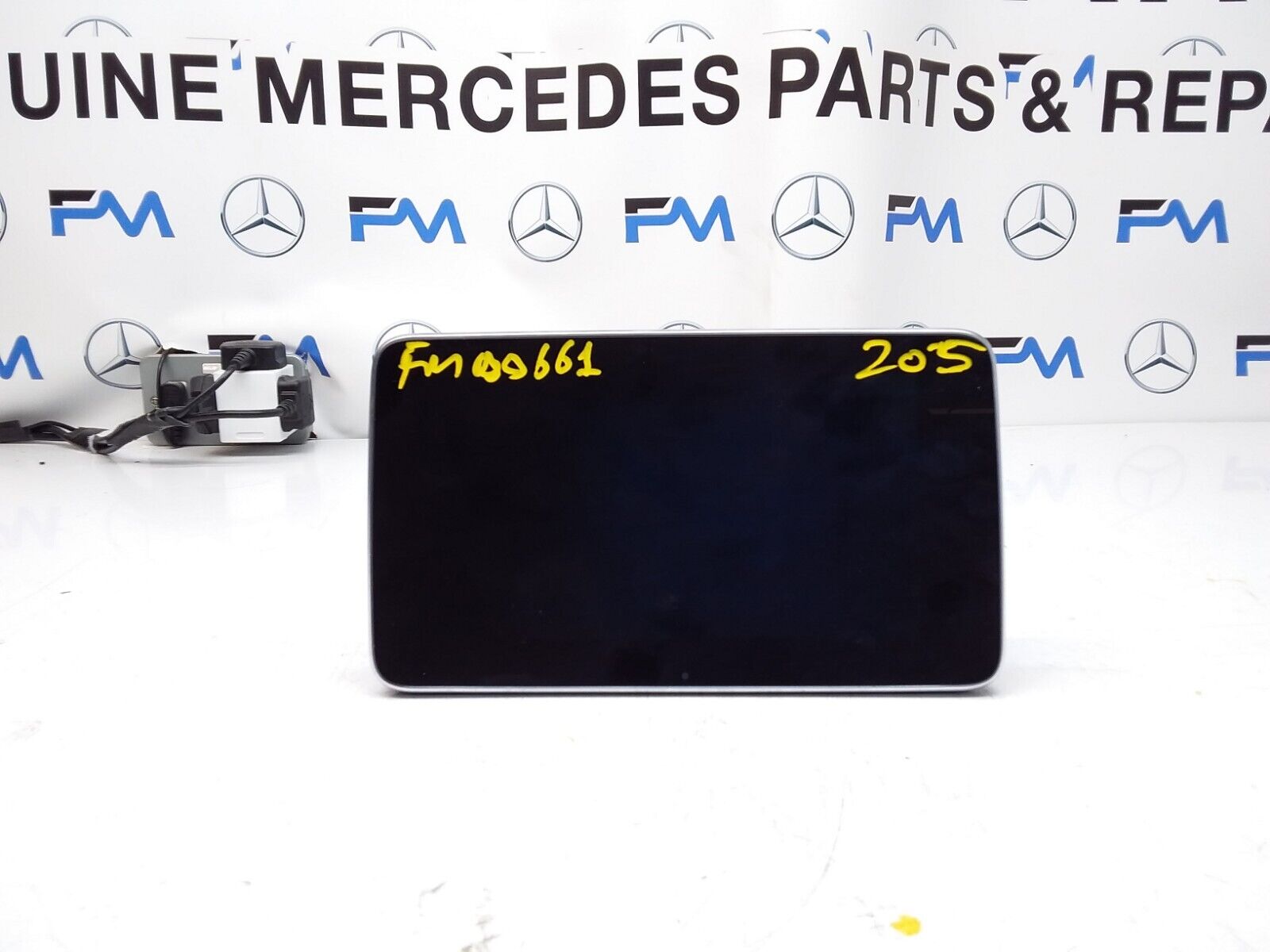 MERCEDES C-CLASS W205 2016 SAT NAV MULTIMEDIA SCREEN A2059002211 FM00661