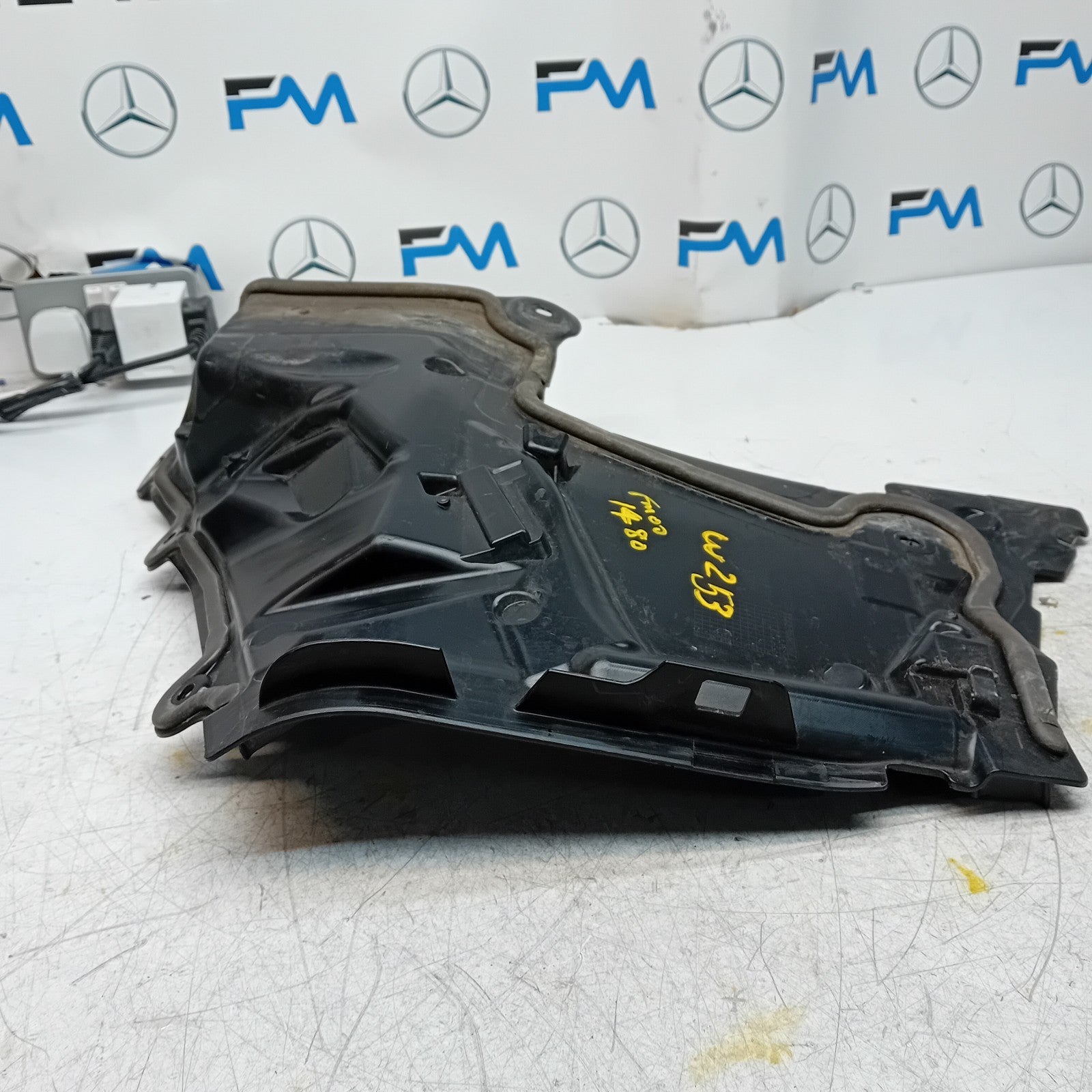 MERCEDES E-CLASS W213 LEFT FENDER SOUND INSULATION A2536208100 2016 FM001480