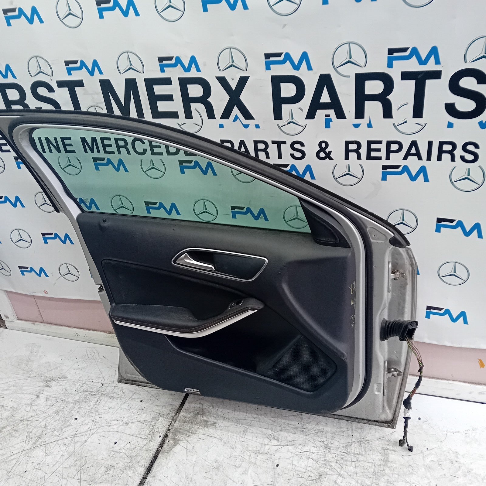 MERCEDES A-CLASS W176 PASSENGER FRONT DOOR N/S/F SILVER 2012-18 COMPLETE FMD157