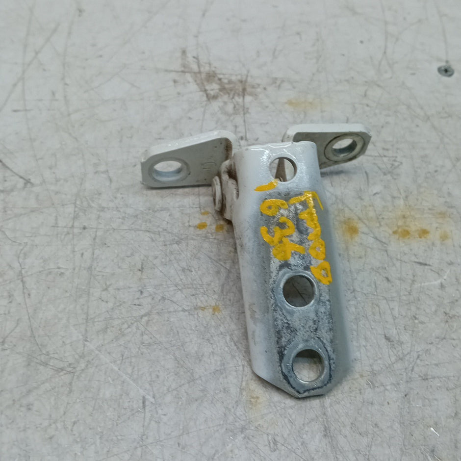 MITSUBISHI OUTLANDER MK3  FRONT DOOR HINGE PANEL A523 A046834 FM001636
