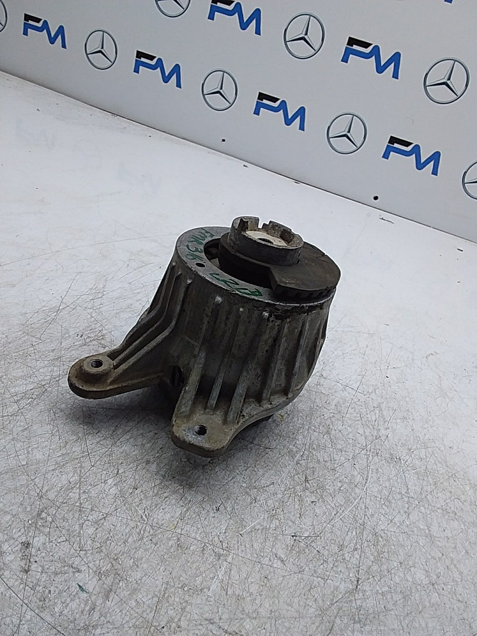 MERCEDES BENZ  E-CLASS W213  ENGINE MOUNT RIGHT A2132400600 FMR316