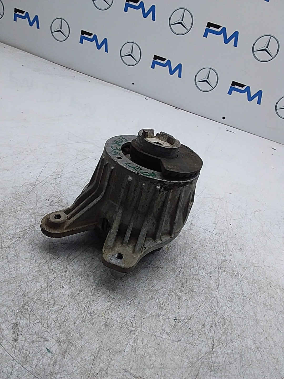 MERCEDES BENZ  E-CLASS W213  ENGINE MOUNT RIGHT A2132400600 FMR316