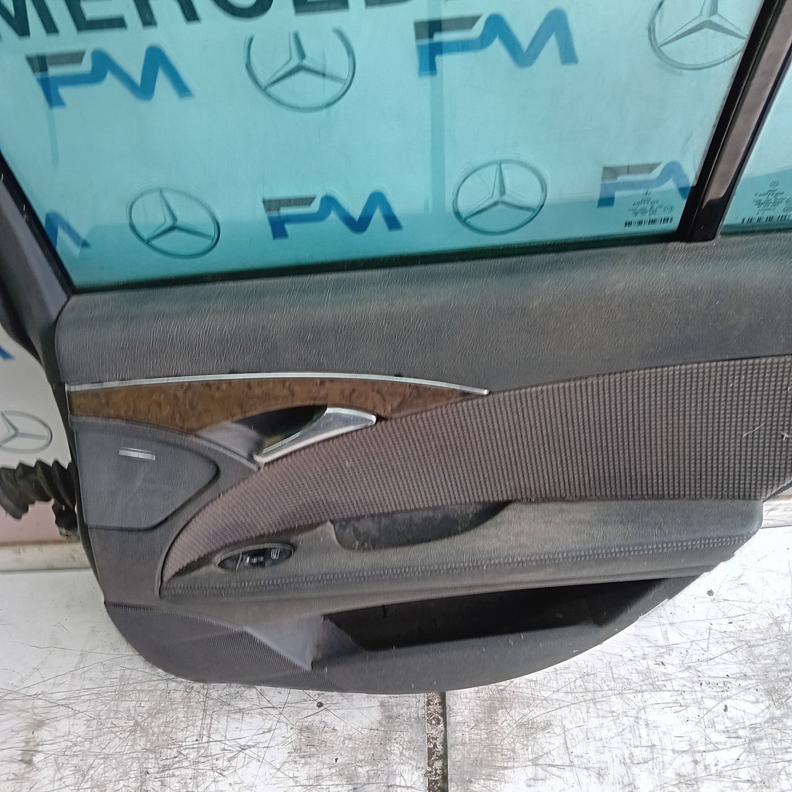 MERCEDES E-CLASS W211 DRIVER REAR DOOR OSR  2003-09 COMPLETE FMD388