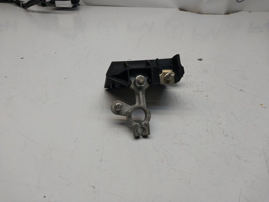 Mercedes W213 W205 W218 W238 W253 Negative Battery Tray Clamp A0009061505FM00250