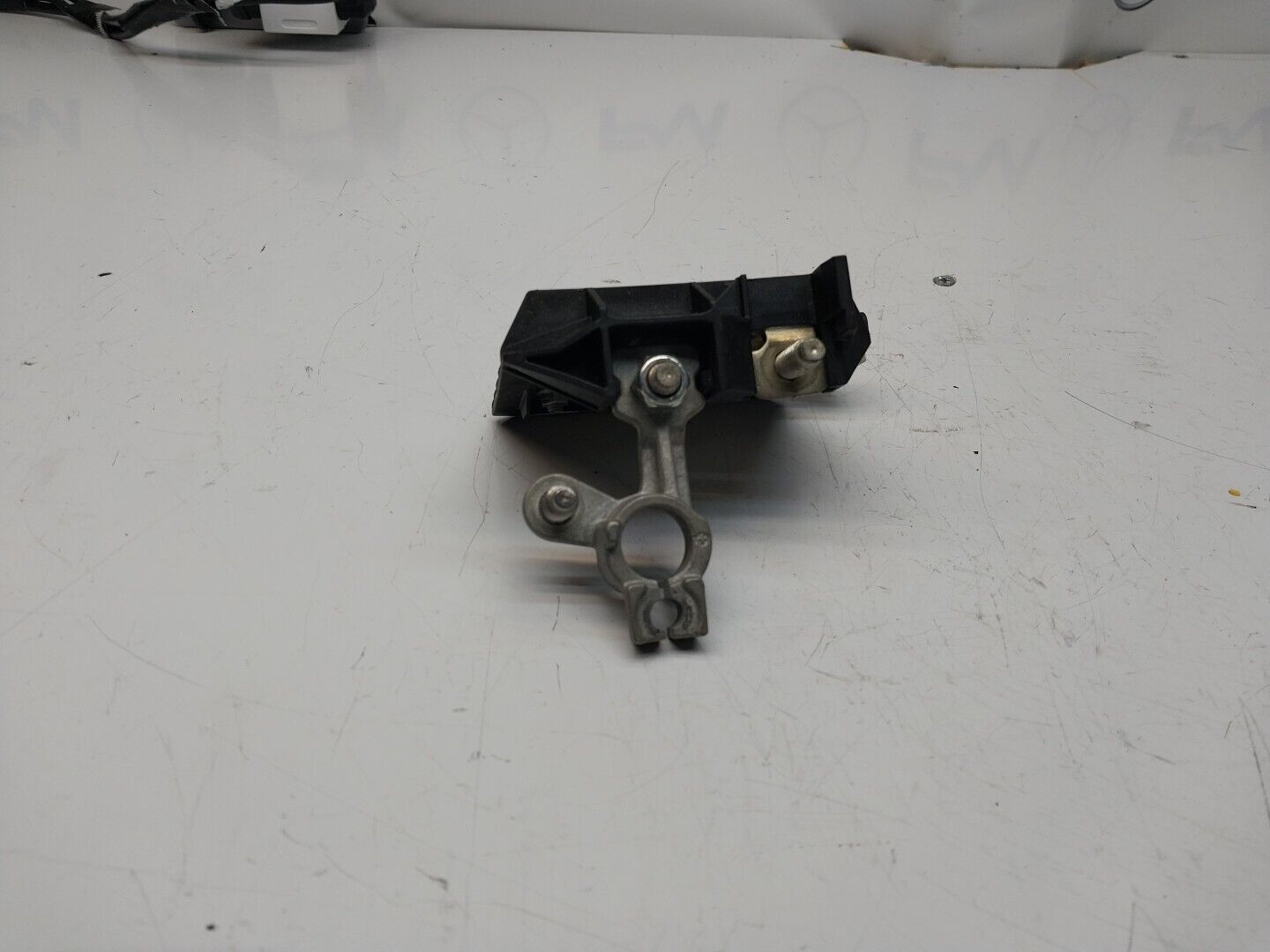 Mercedes W213 W205 W218 W238 W253 Negative Battery Tray Clamp A0009061505FM00250