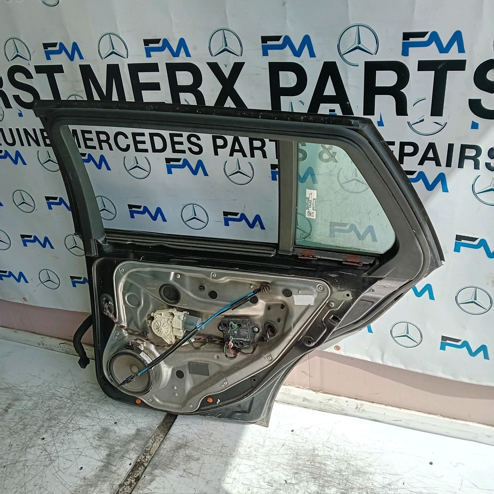 MERCEDES C-CLASS W204 EST DRIVER REAR DOOR OSR BLACK 2009-2014 FMD435