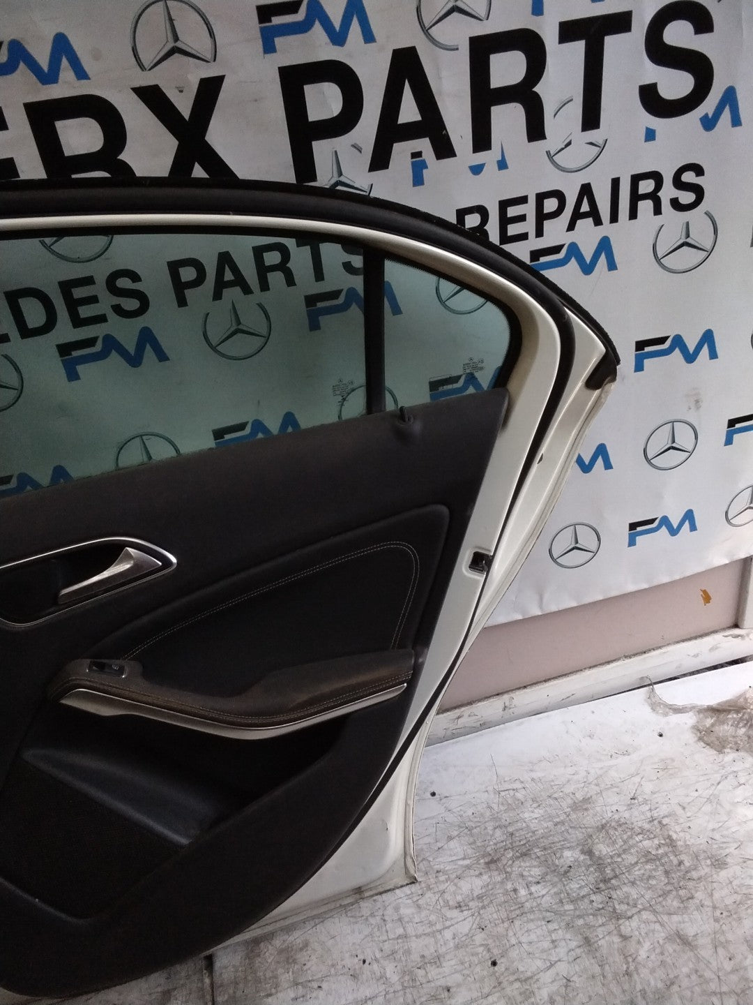 MERCEDES C-CLASS W176 DRIVER REAR DOOR OSR WHITE 2012-18 COMPLETE FMD323