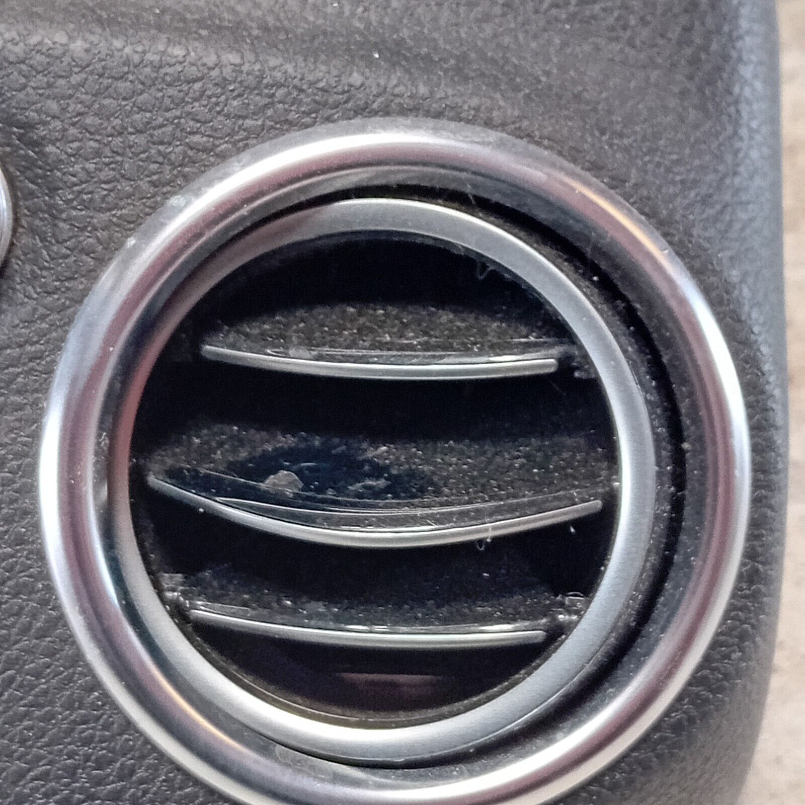 2016 MERCEDES C CLASS A205 W205 AMG REAR CENTRE CONSOLE AIR VENTS A2058300501