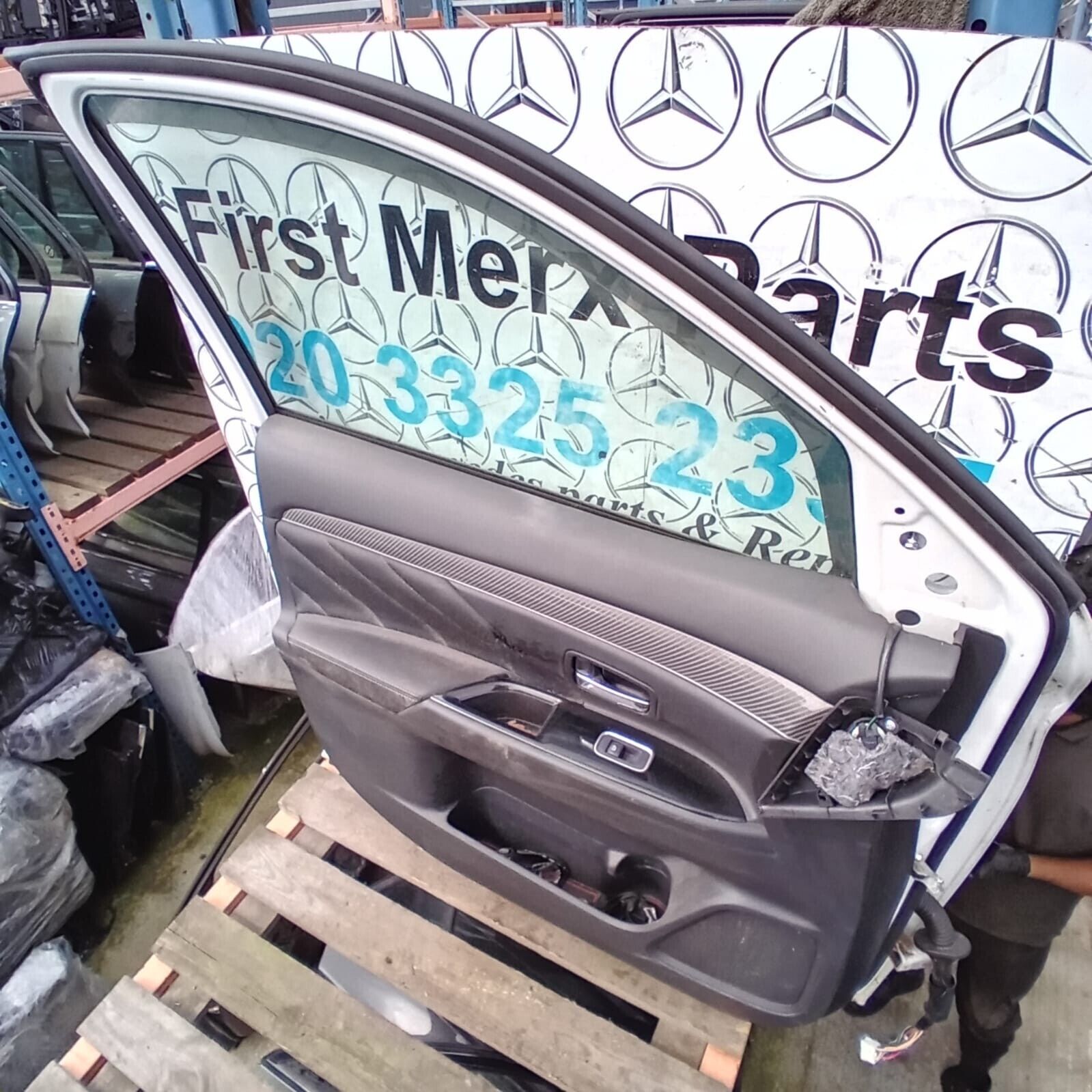 MITSUBISHI OUTLANDER PASSENGER SIDE FRONT DOOR ( NEAR SIDE FRONT )