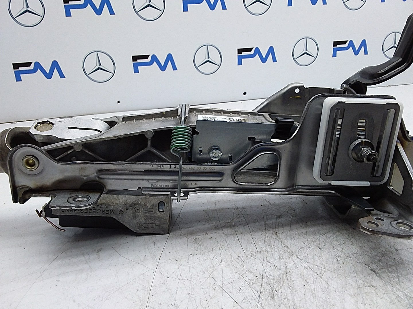 MERCEDES BENZ  B-CLASS W247  ADJUSTABLE STEERING COLUMN A2474608900 FMR490