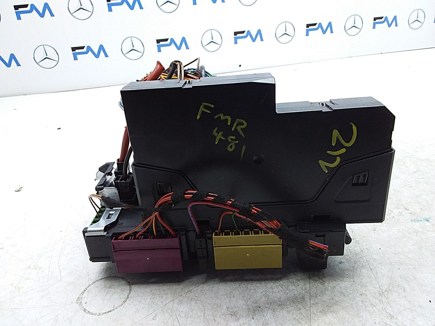 MERCEDES BENZ  E-CLASS W212  FUSE BOX RELAY BOX A2129009522 FMR481