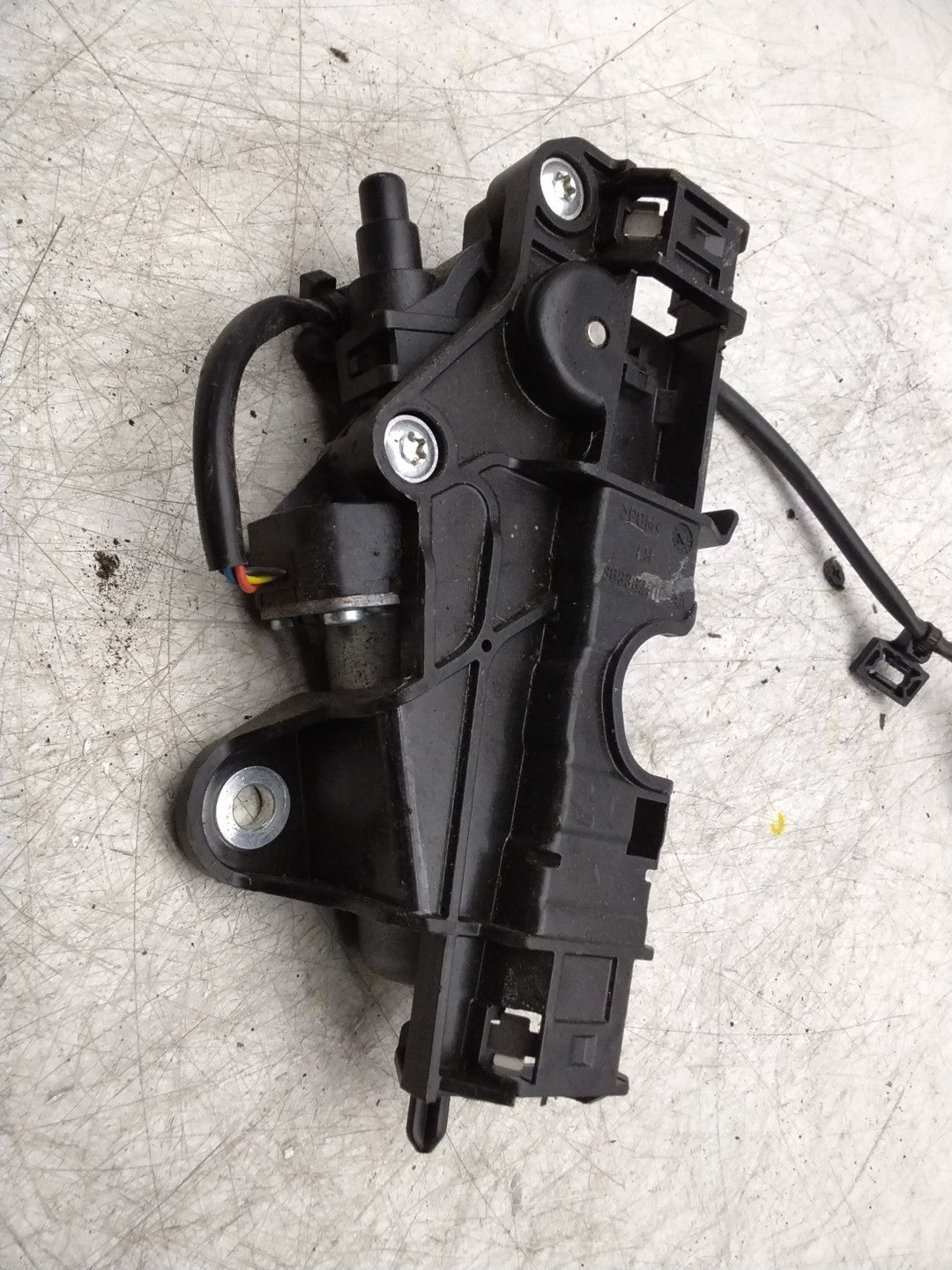  MERCEDES E-CLASS W238 FRONT NEAR SIDE SEAT BELT RETRACTOR A2058600182 FMR115