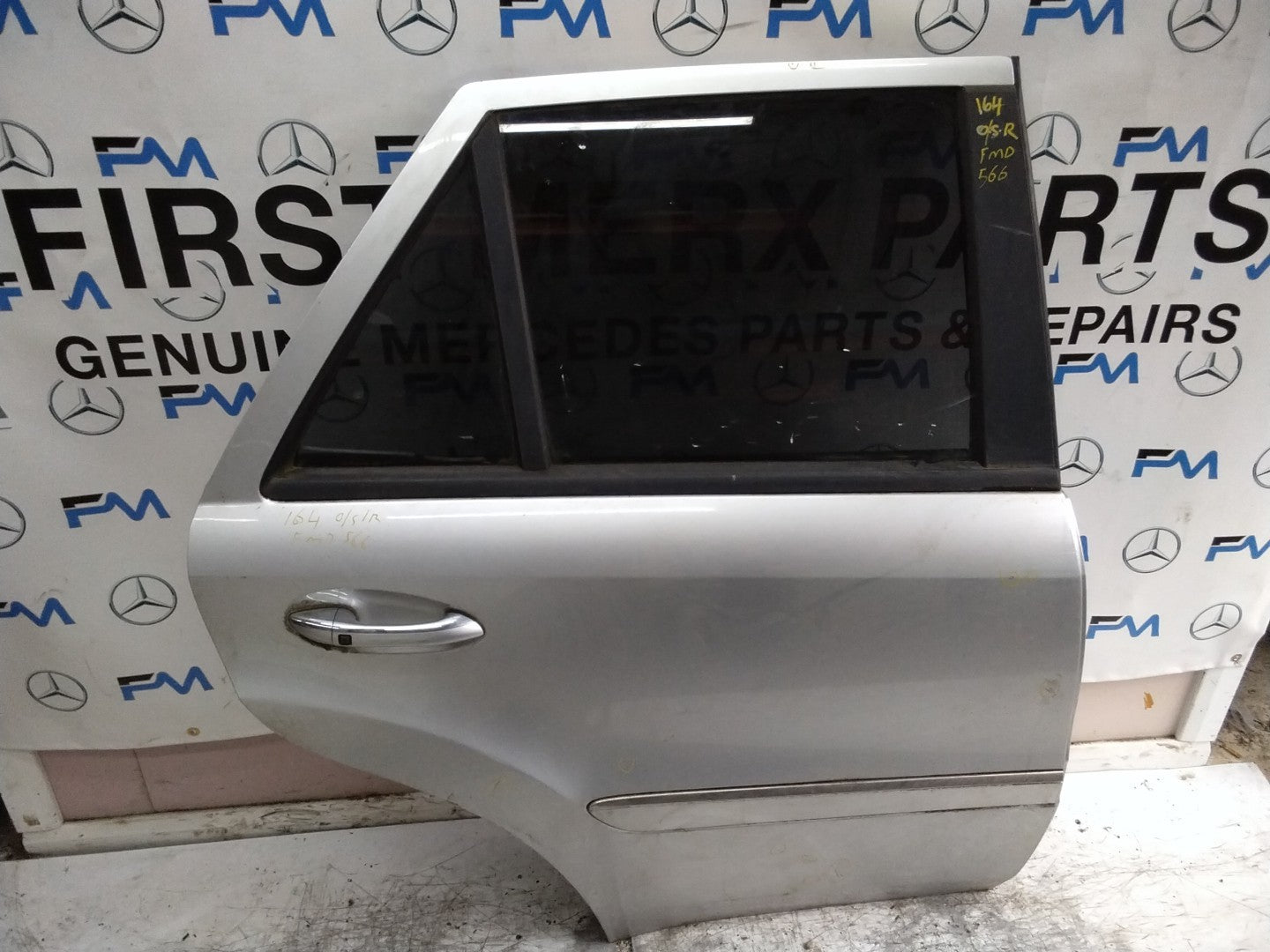 MERCEDES M-CLASS W164  DRIVER REAR DOOR OSR SILVER 2005-11 COMPLETE FMD566