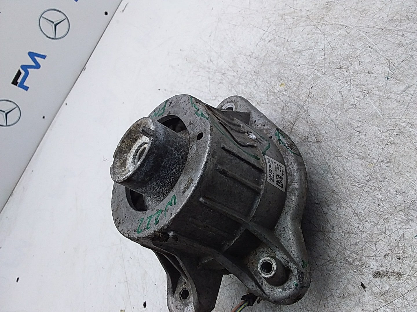 MERCEDES BENZ  S-CLASS W222  ENGINE MOUNT LEFT NS A2222407517 FMR326 (DAMAGED)
