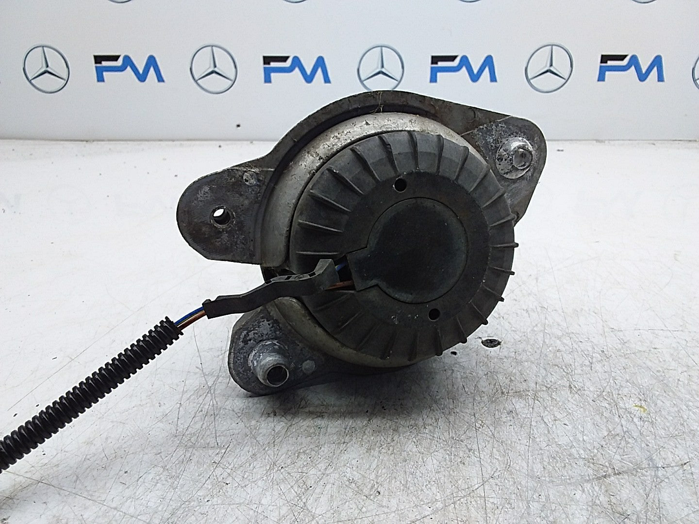 MERCEDES BENZ  S-CLASS  W222  ENGINE MOUNT LEFT NS A2222407517 FMR348