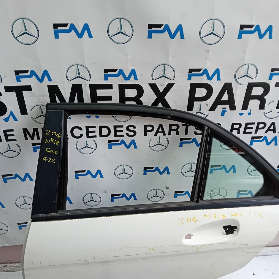 MERCEDES C-CLASS W204 SLN PASSENGER REAR DOOR NSR WHITE 2008-14 FMD422