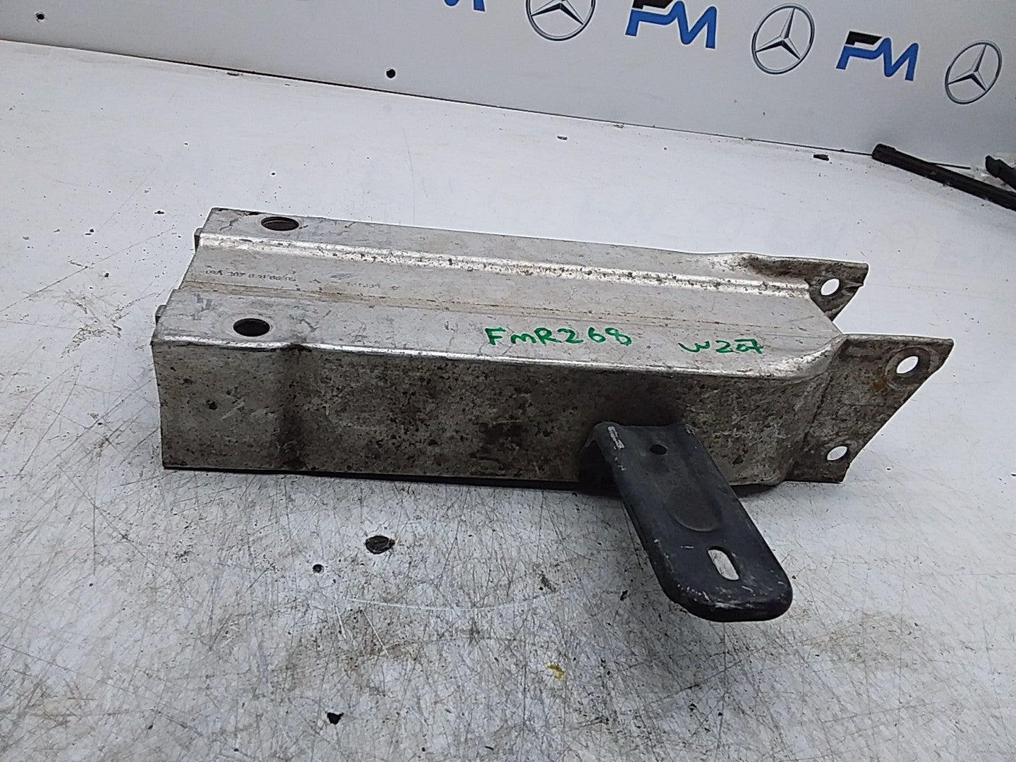 MERCEDES E-CLASS W207 ABSORBER BAR REINFORCEMENT RIGHT SIDE A2076200095 FMR268