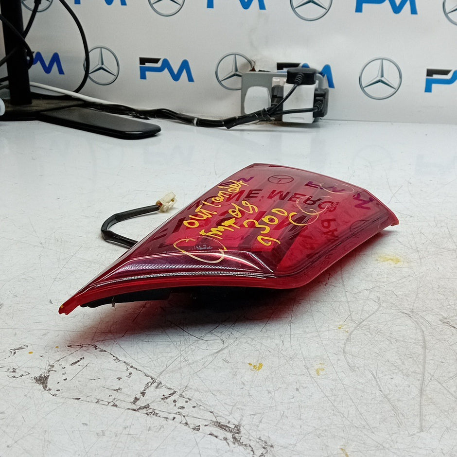 MITSUBISHI OUTLANDER MK3 DRIVER SIDE RIGHT REAR INNER TAIL LIGHT 2013 FMT300