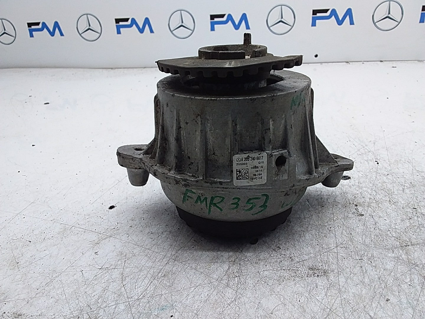 MERCEDES BENZ  C-CLASS  W205  ENGINE MOUNT LEFT NS A2052406617 FMR353