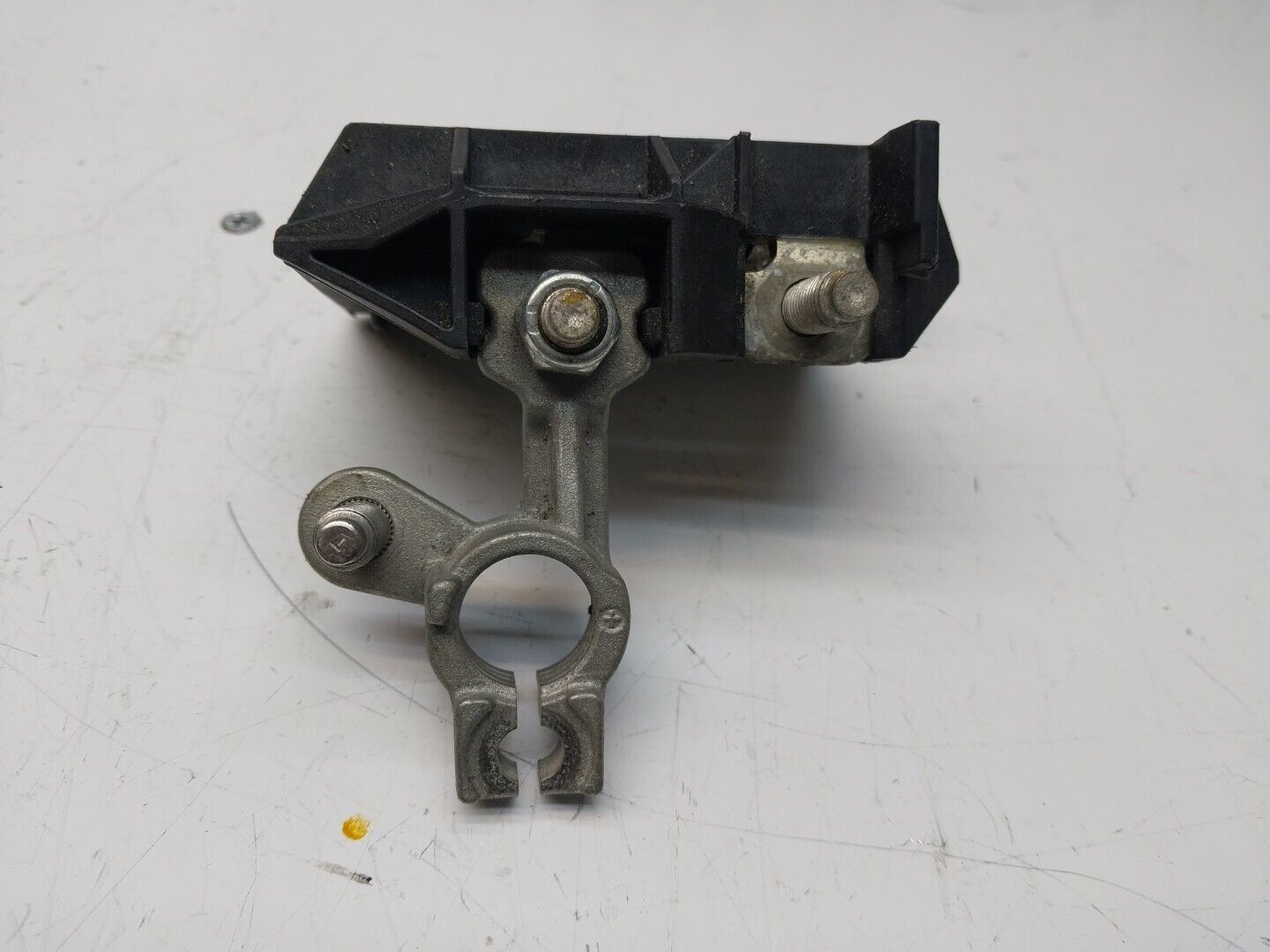 Mercedes W213 W205 W218 W238 W253 Negative Battery Tray Clamp A0009061505FM00251