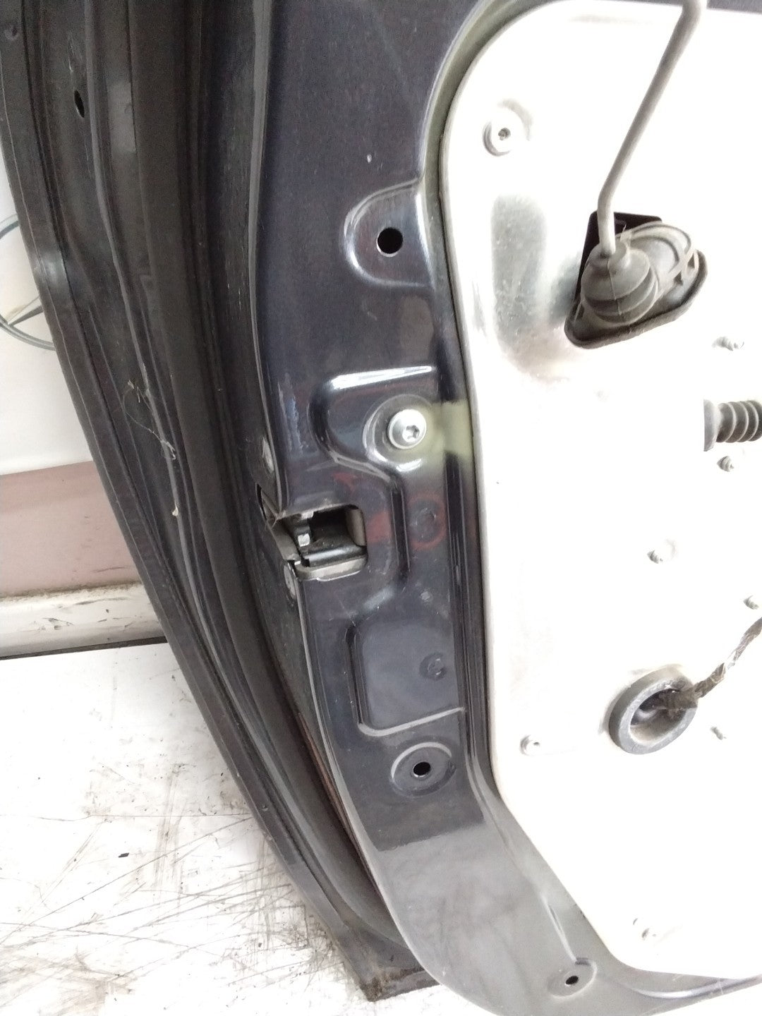 MERCEDES C-CLASS W204  PASSENGER FRONT DOOR NSF SILVER 2008-2014 FMD304