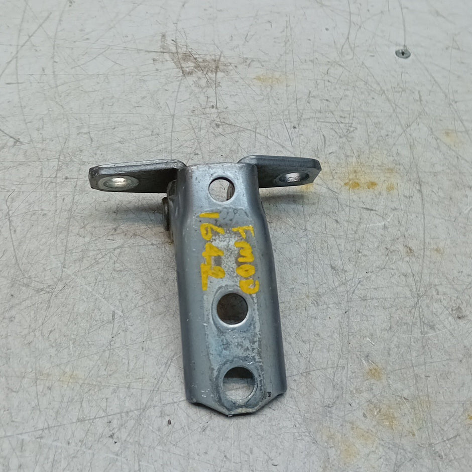 MITSUBISHI OUTLANDER MK3  FRONT DOOR HINGE PANEL E1 A046834 FM001642