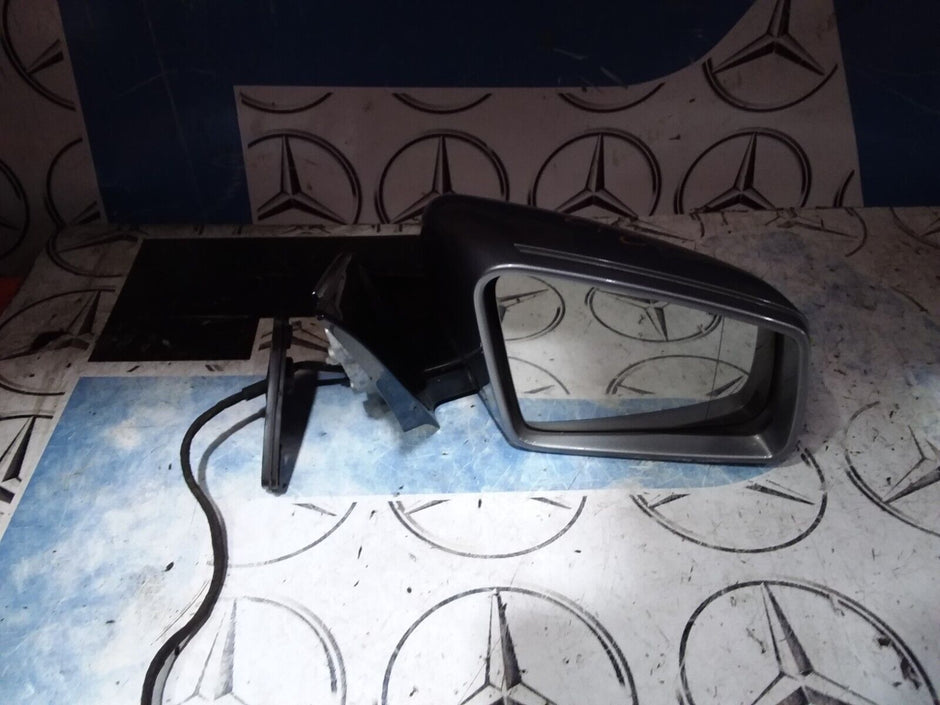 MERCEDES BENZ E CLASS W212 2009-13 DRIVER SIDE DOOR MIRROR SILVER - PUDDLE LIGHT