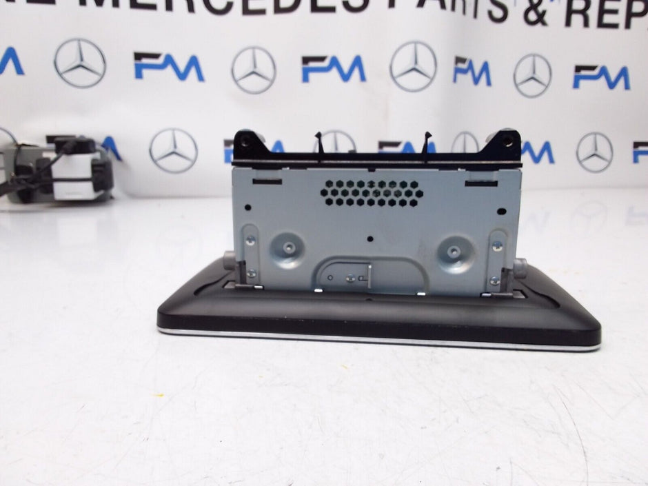 MERCEDES C-CLASS W205 2016 SAT NAV MULTIMEDIA SCREEN A2059002211 FM00671