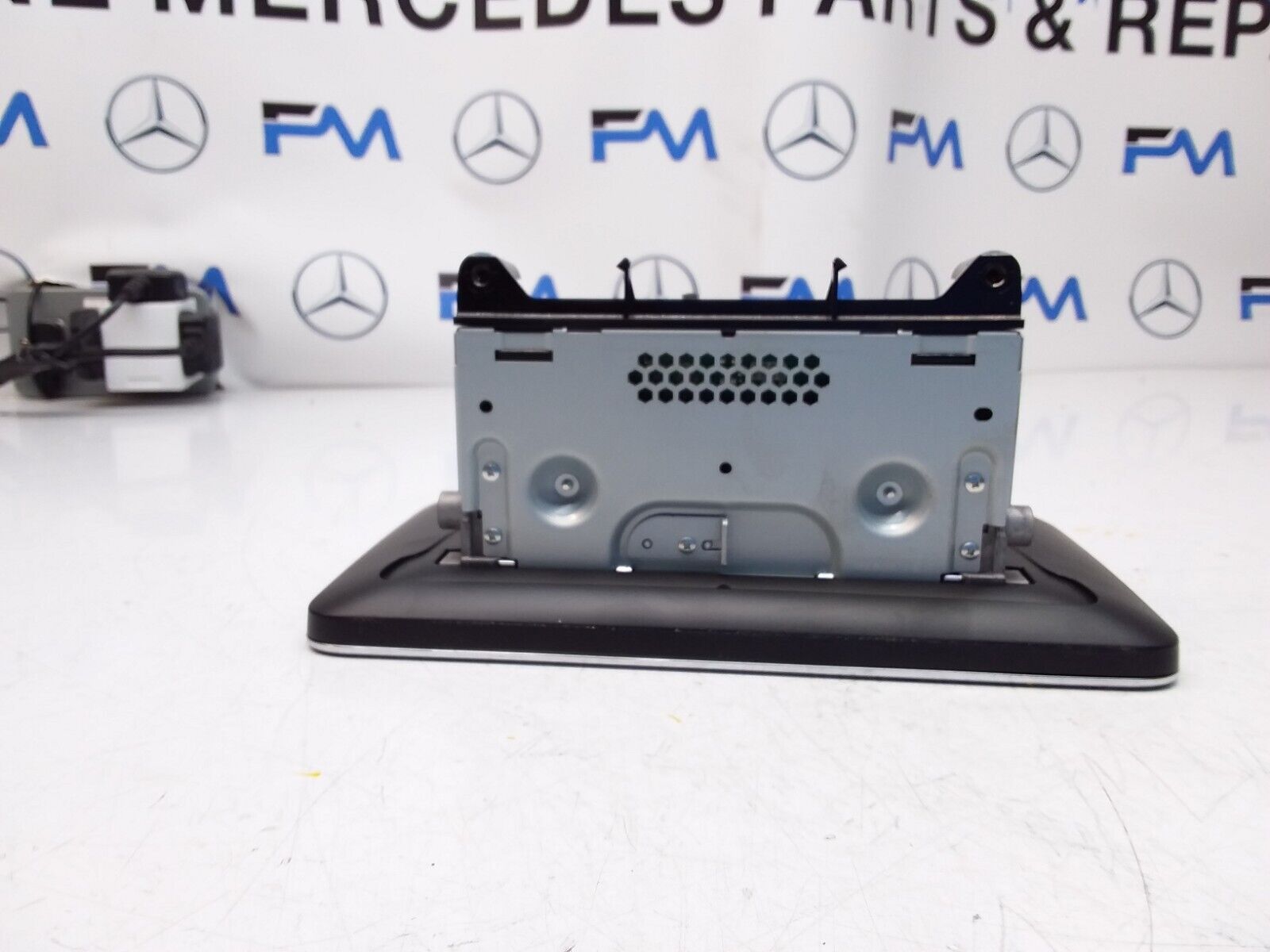 MERCEDES C-CLASS W205 2016 SAT NAV MULTIMEDIA SCREEN A2059002211 FM00671