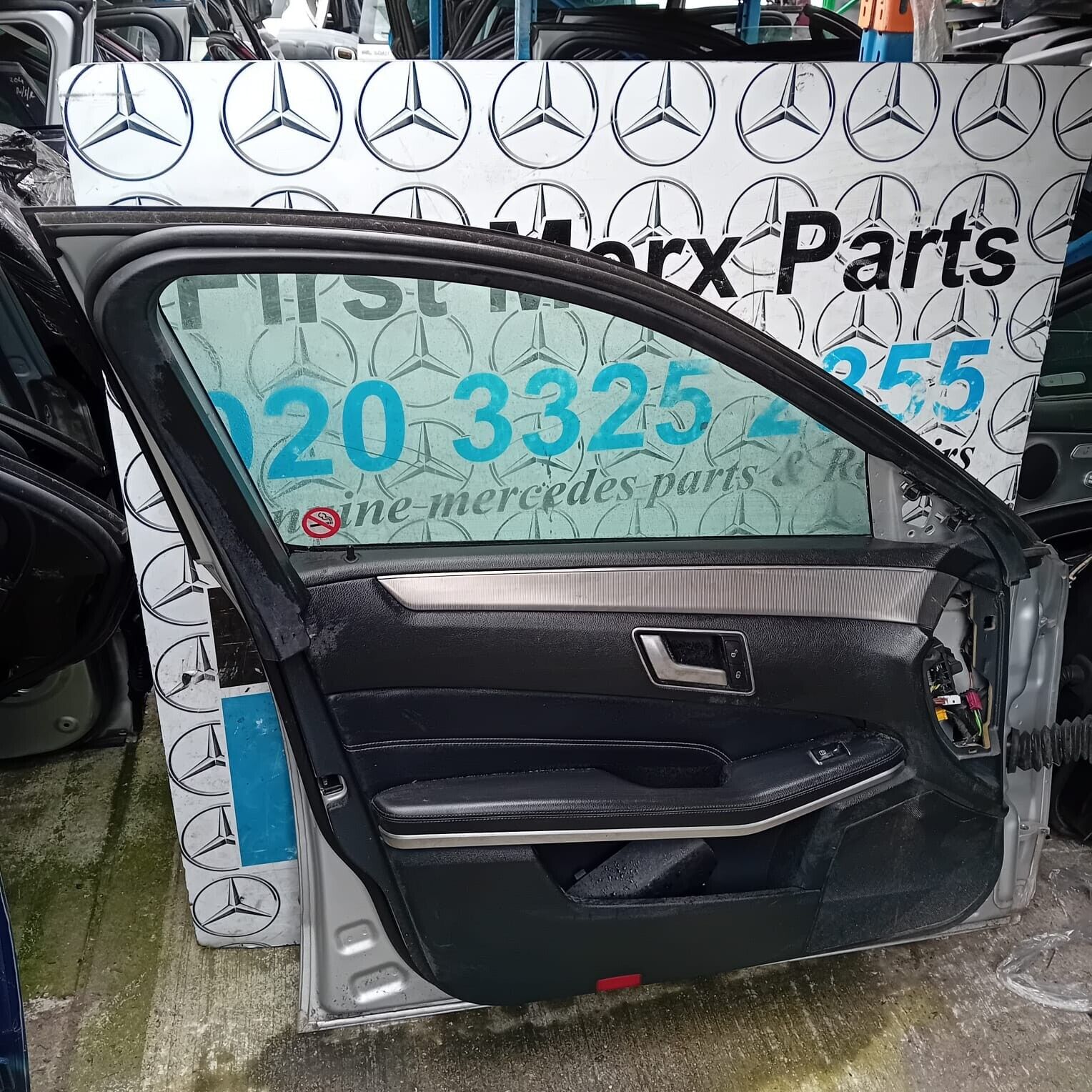 MERCEDES BENZ E-CLASS  W212  PASSENGER SIDE FRONT DOOR ( NEAR SIDE FRONT )