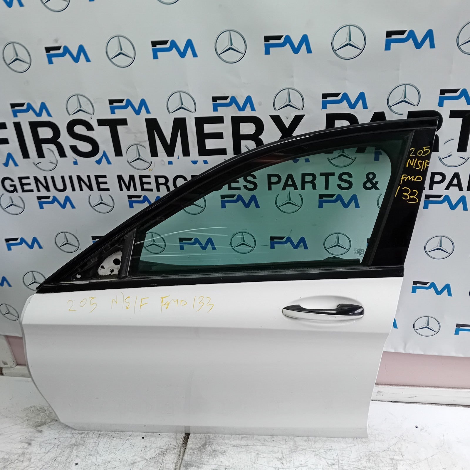 MERCEDES BENZ C-CLASS W205 PASSENGER SIDE FRONT DOOR N/S/F  WHITE FMD133