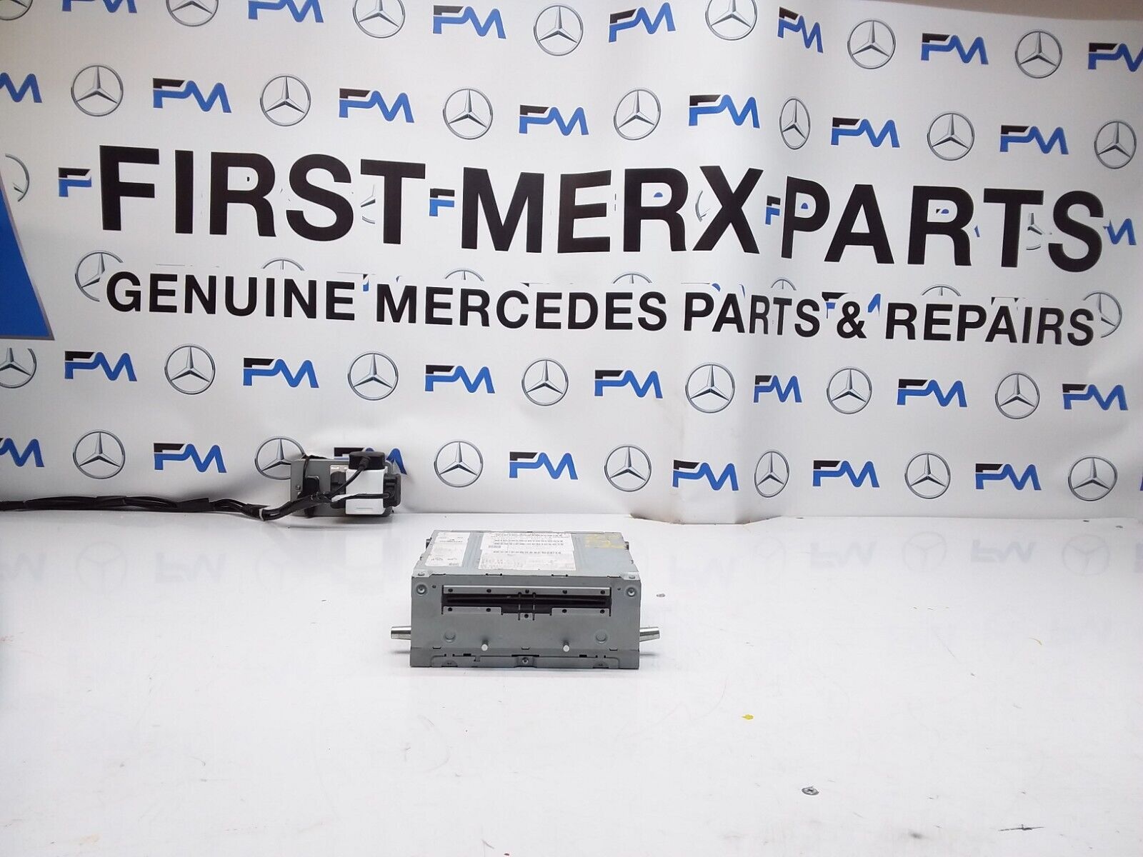 MERCEDES - BENZ E - CLASS W205 2017 RADIO SAT NAV HEAD UNIT  A2059009530 FM00303