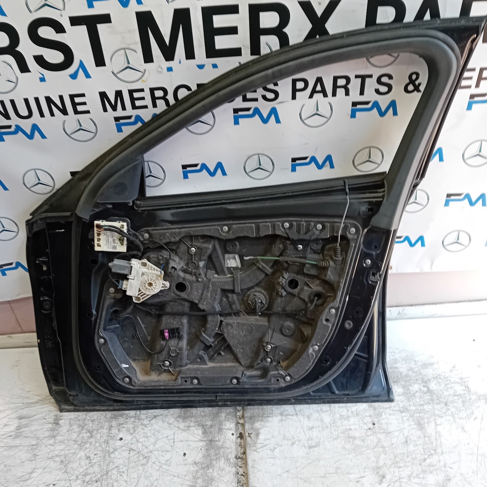 MERCEDES BENZ C-CLASS W205 SLN DRIVER FRONT DOOR OSF BLACK 2014 ON FMD469