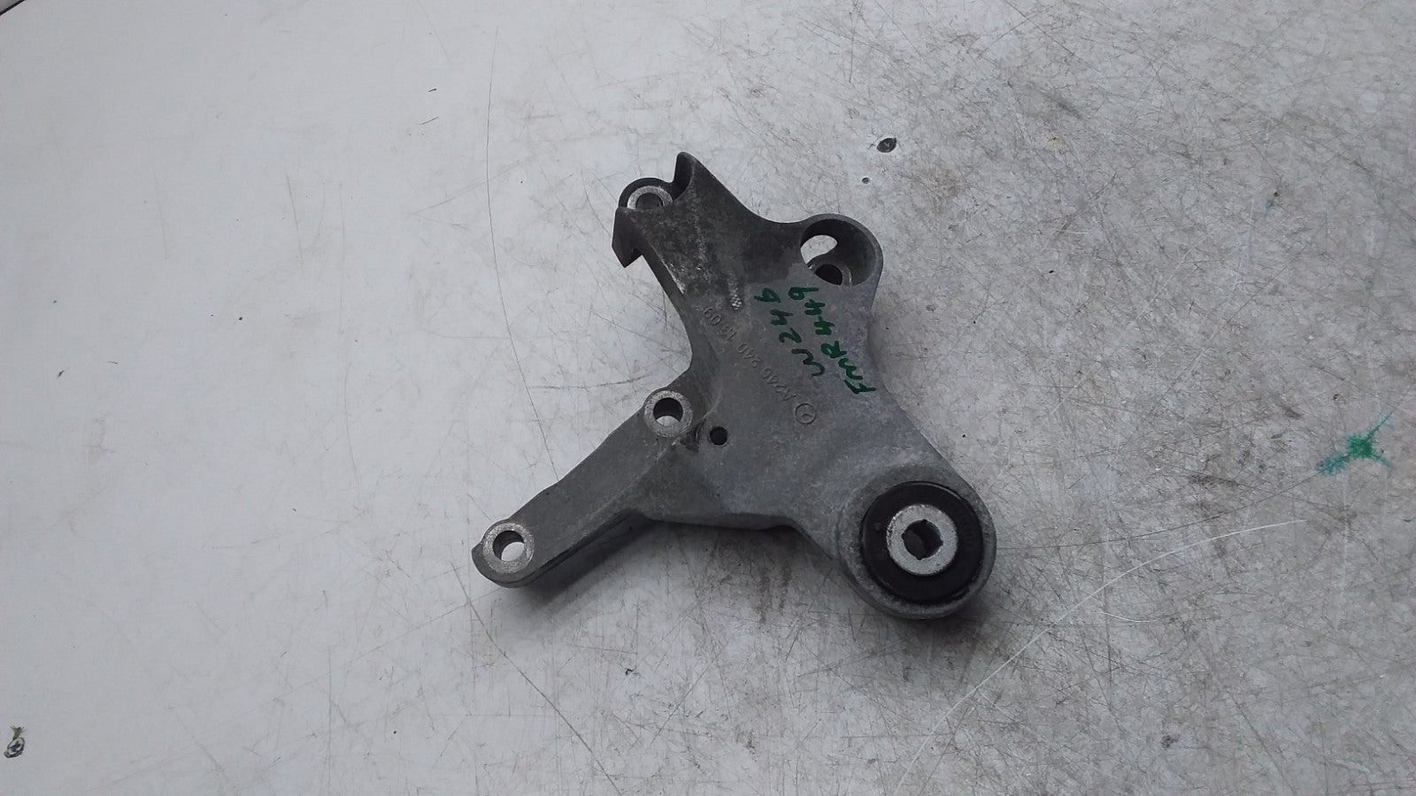 MERCEDES BENZ A-CLS W176 ENGINE MOUNTING BRACKET A2462401809 FMR449