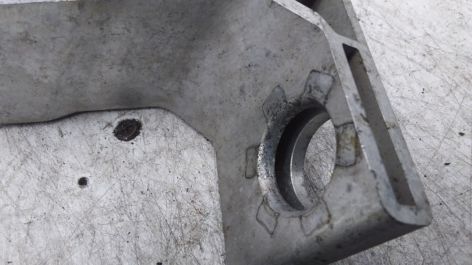 MERCEDES BENZ  C-CLASS  RADIATOR MOUNT BRACKET LEFT SIDE A2055014920 FMR402