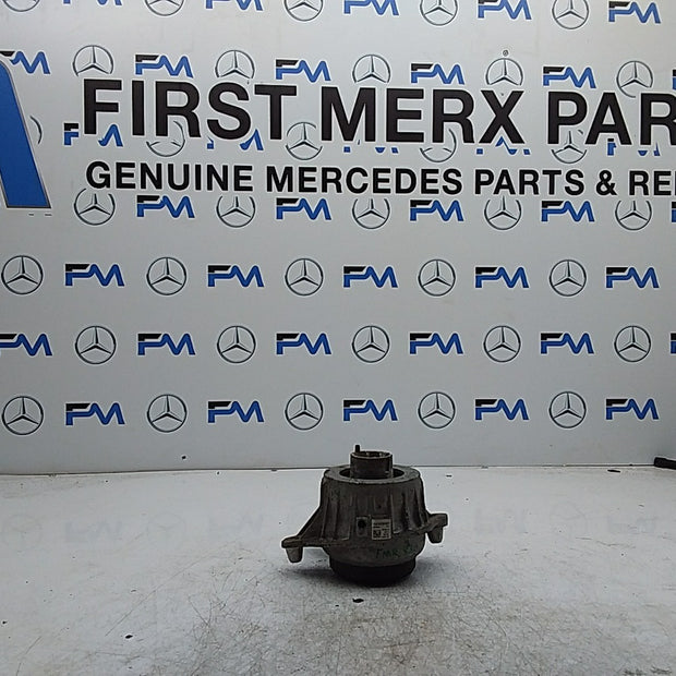 MERCEDES BENZ  C-CLASS W205  ENGINE MOUNT RIGHT OS A2052406517 FMR330