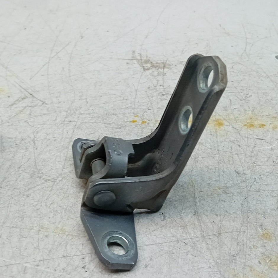 MITSUBISHI OUTLANDER MK3  FRONT DOOR HINGE PANEL E1 A046834 FM001641