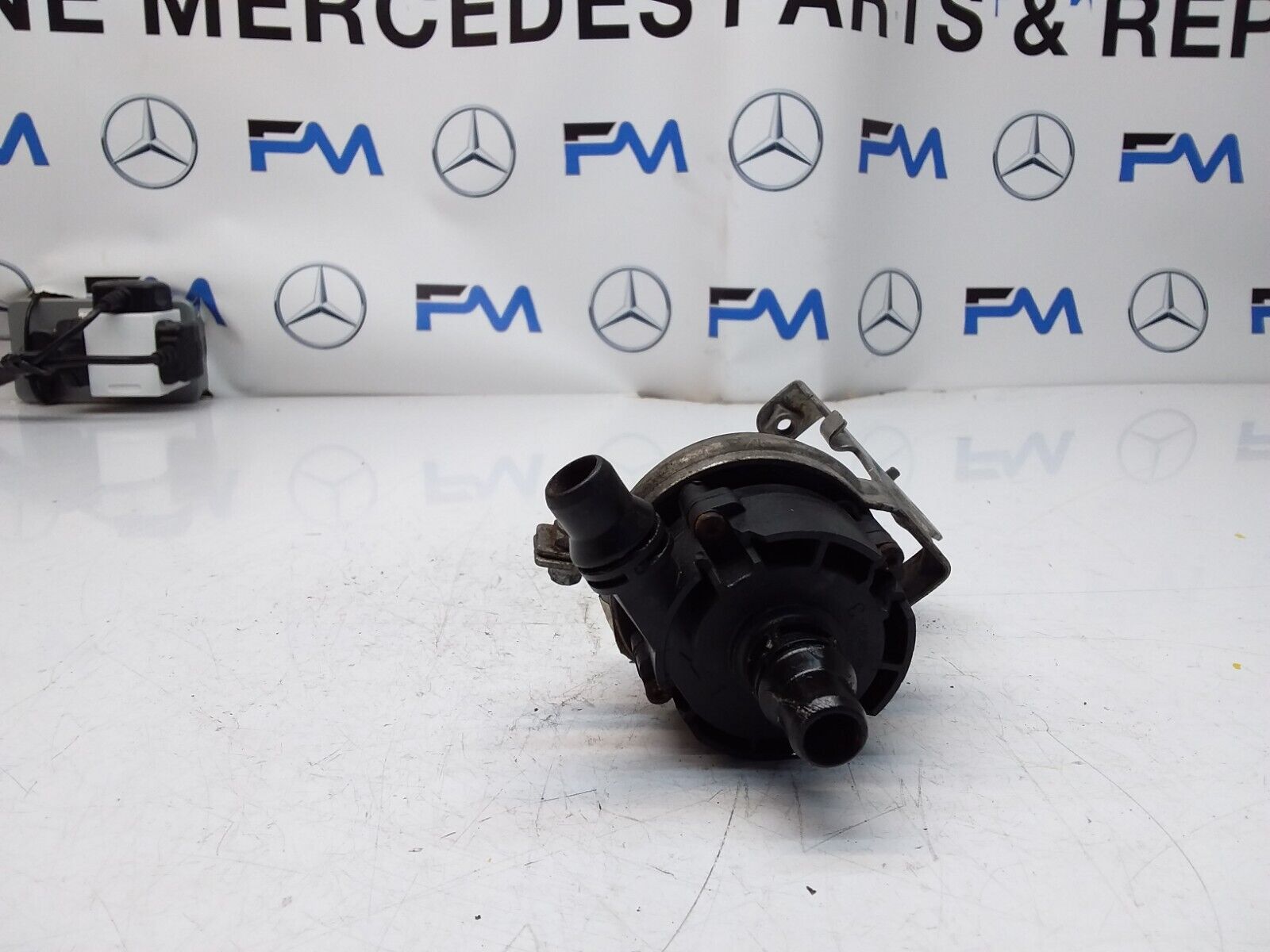Mercedes E-CLASS W213 ELECTRIC COOLANT WATER PUMP A0005004386 FM00610 2023