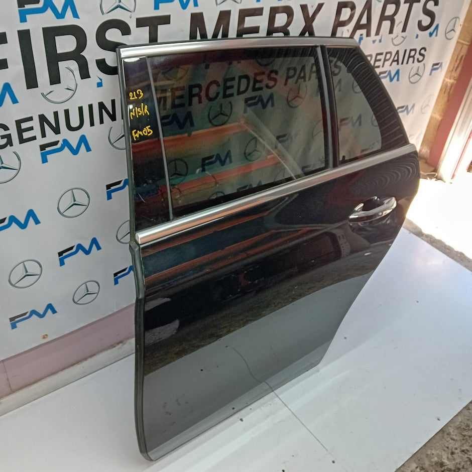 MERCEDES BENZ E-CLASS  W213 PASSENGER SIDE REAR DOOR ( NEAR SIDE REAR ) FM05
