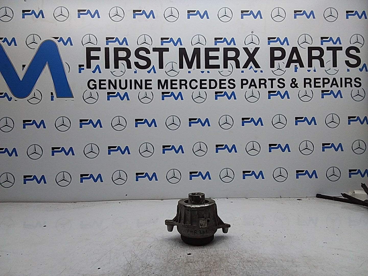 MERCEDES BENZ  E-CLASS  W213  ENGINE MOUNT LEFT NS A2132400500 FMR341