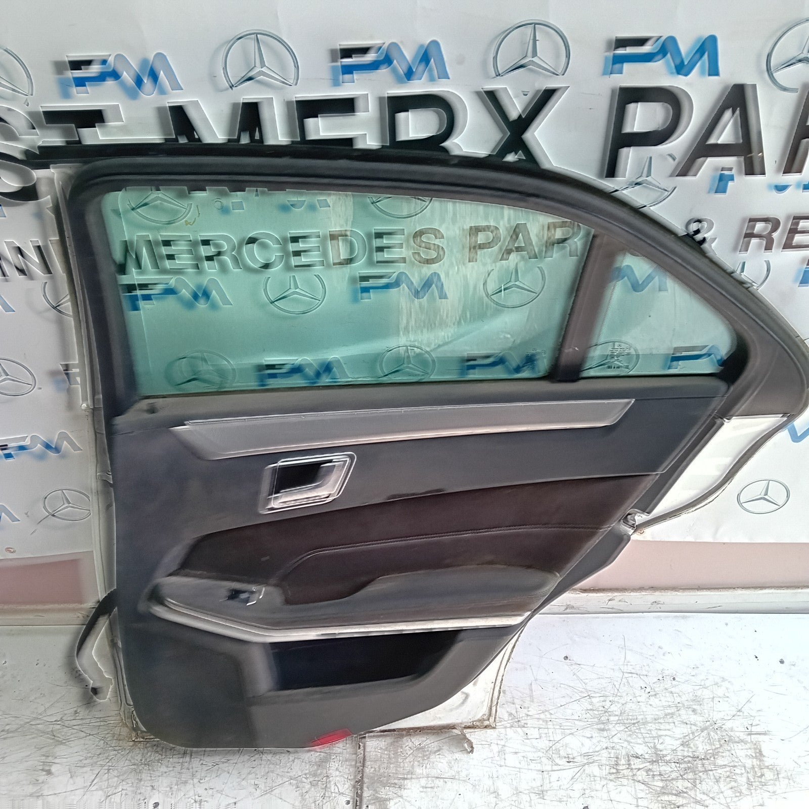 MERCEDES BENZ E-CLASS W212 DRIVER REAR DOOR OSR WHITE 2009-16 COMPLETE FMD215