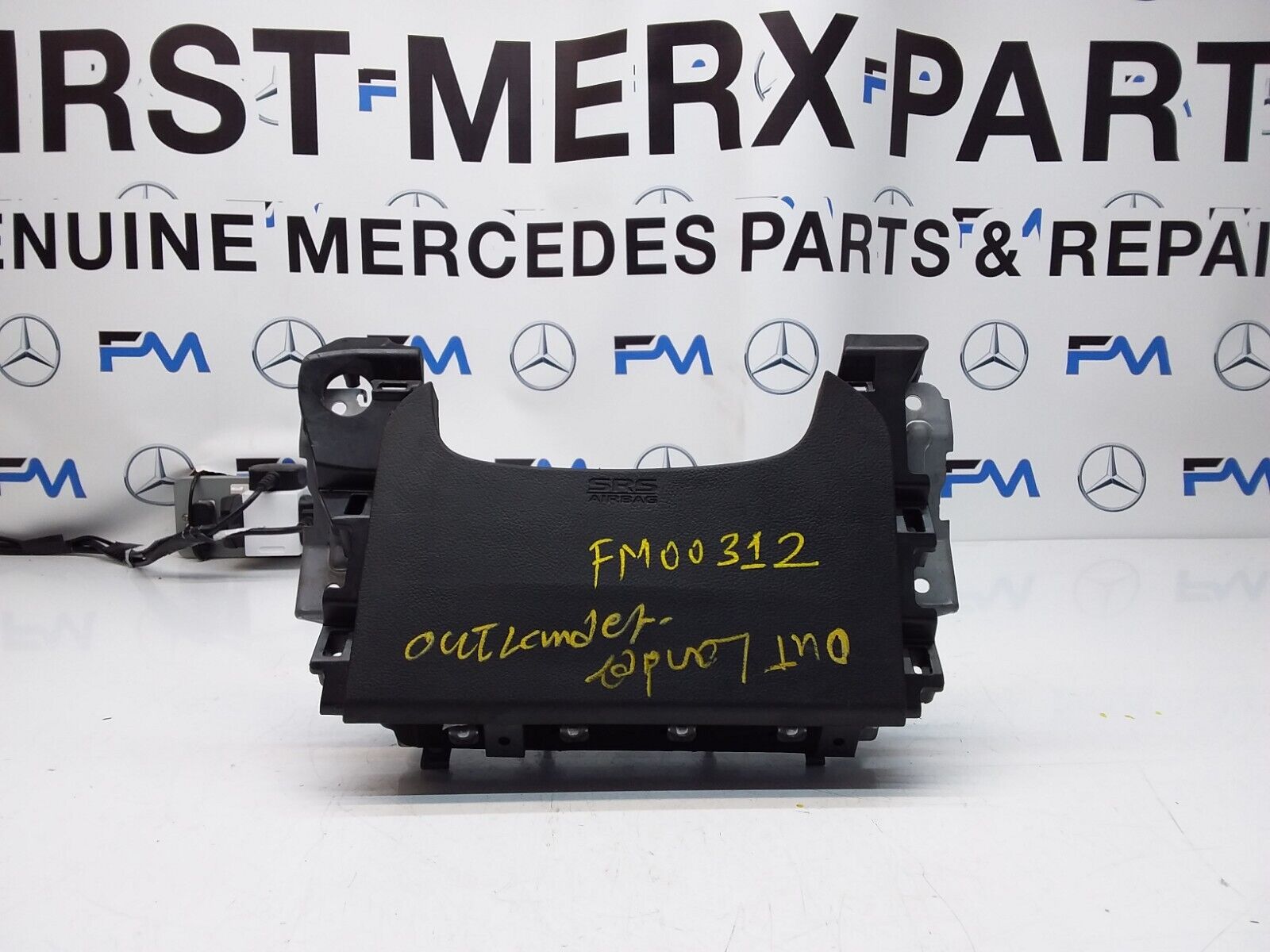 MITSUBISHI OUTLANDER MK3 KNEE AIR SRS BAG RIGHT DRIVER SIDE 7030A-31753 FM00312