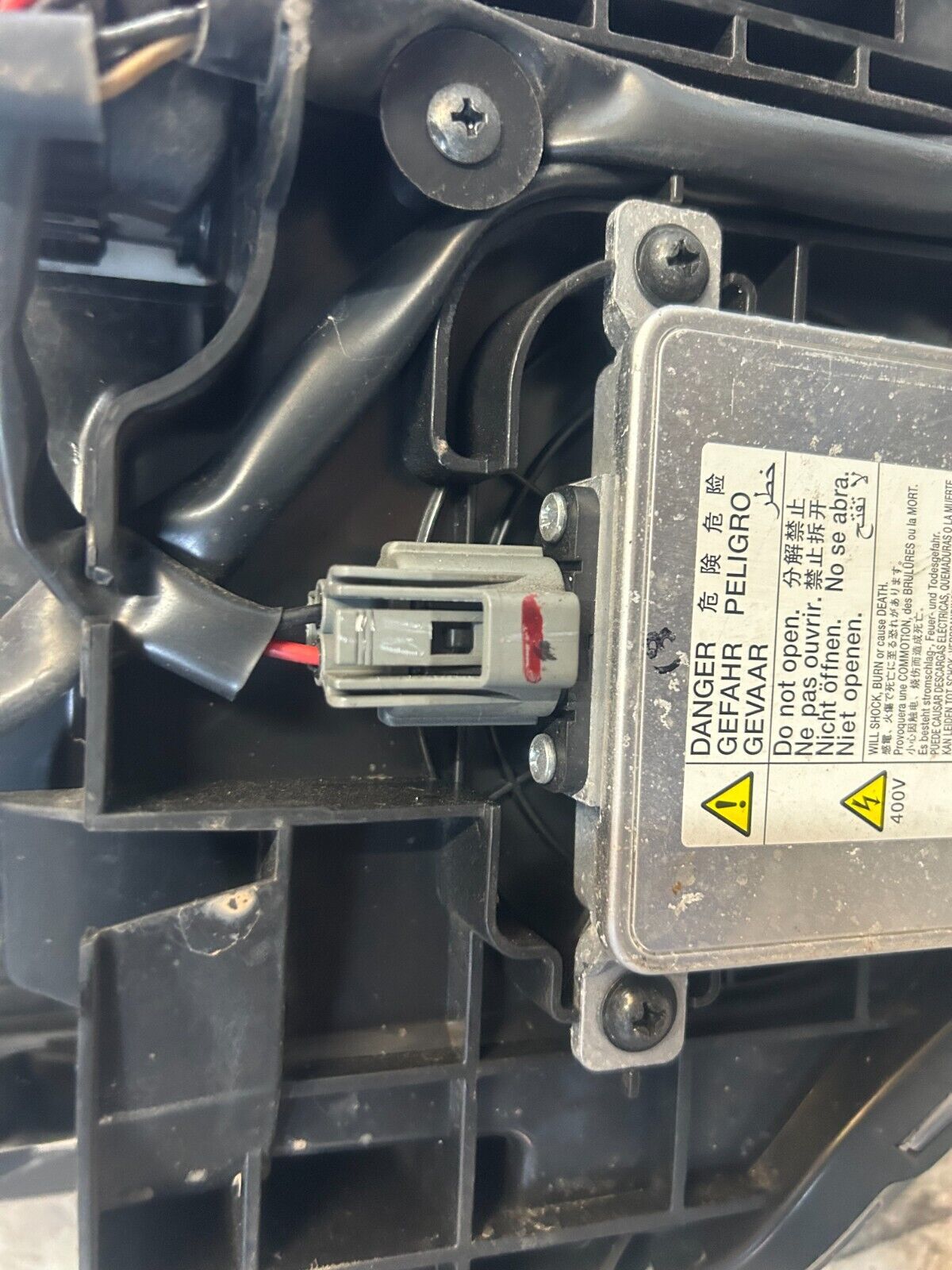 MITSUBISHI OUTLANDER 2012-2015 HEADLIGHT  PASSANGER SIDE LEFT FMH9