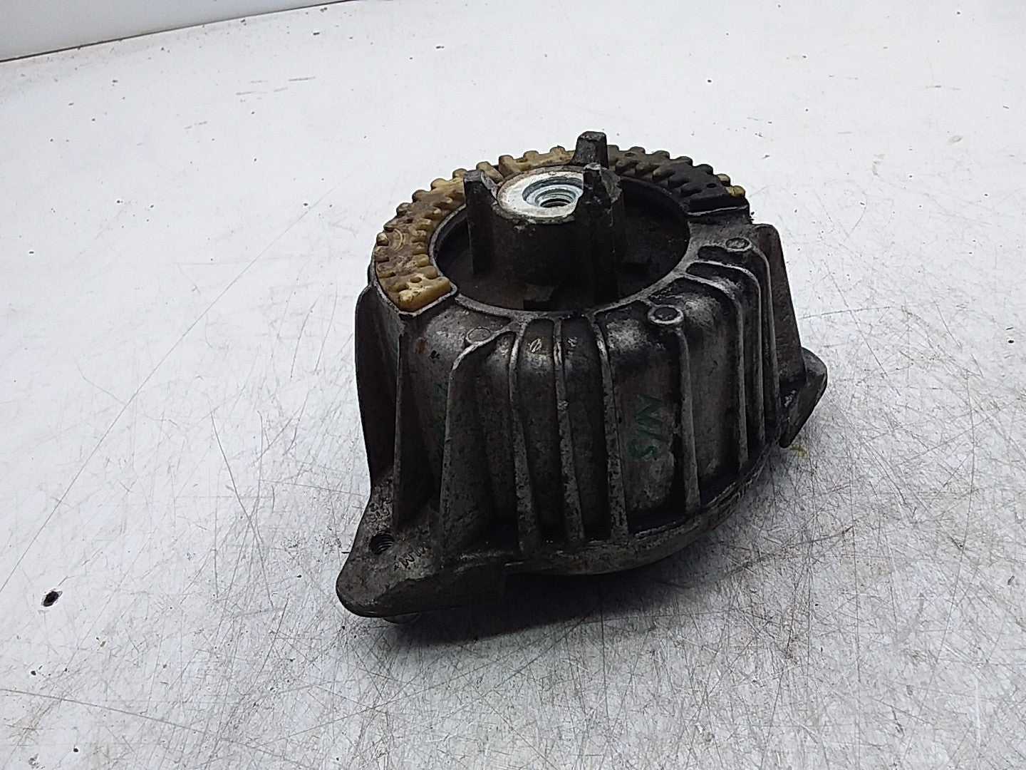 MERCEDES BENZ  E-CLASS  W212  ENGINE MOUNT LEFT NS A2122400000 FMR354