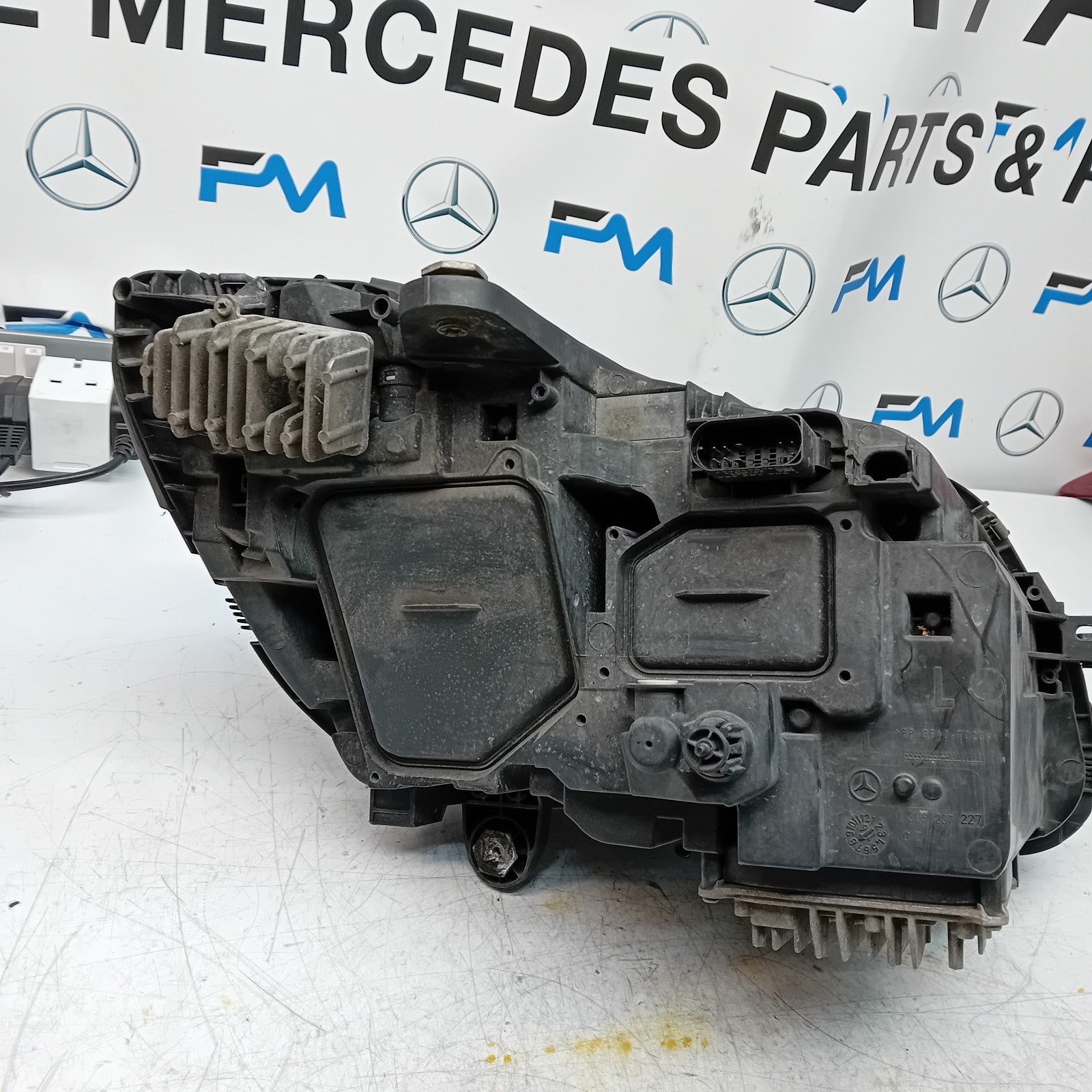 MERCEDES C-CLASS W205 PASSENGER  HIGH PERFORM HEADLIGHT A2059062704 20l4 FMH189