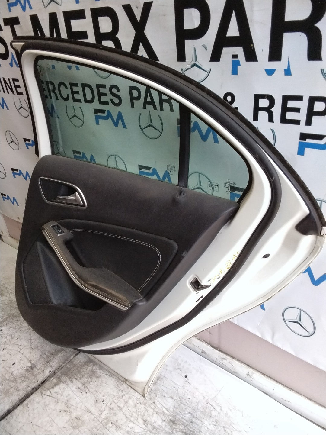 MERCEDES C-CLASS W176 DRIVER REAR DOOR OSR WHITE 2012-18 COMPLETE FMD323