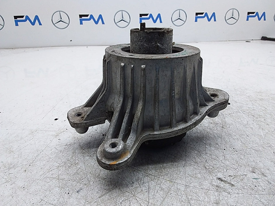 MERCEDES BENZ  C-CLASS W205  ENGINE MOUNT LEFT NS A2052406617 FMR329
