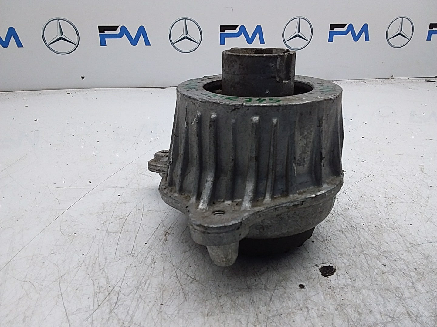 MERCEDES BENZ  C-CLASS  W205  ENGINE MOUNT LEFT NS A2052406617 FMR345