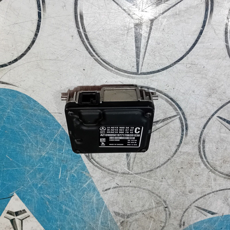 GENUINE MERCEDES BENZ W238 C238 FRONT WINDSHIELD CAMERA A2139005819 / 2139005819